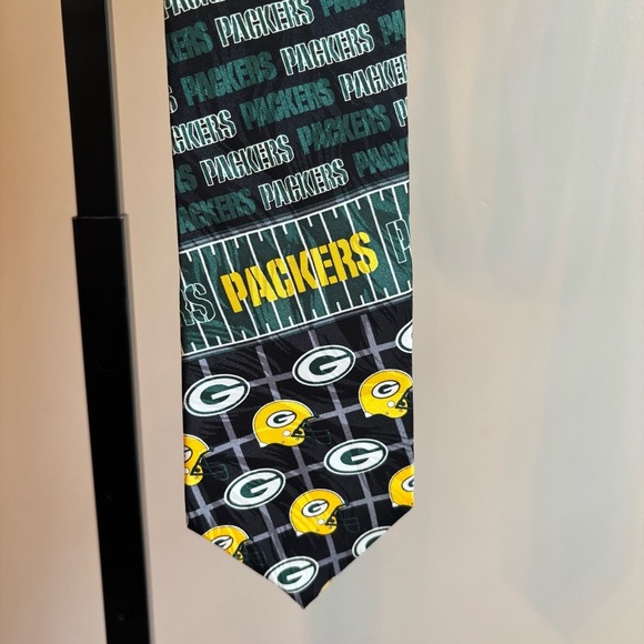Green Bay Packers Patterned Tie - Picture 2 of 5